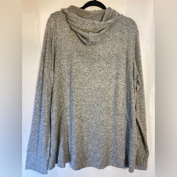 Cuddl Duds Gray Hoodie Top Shirt Size 1X-Pic of slight white thread on the front - Picture 4 of 6